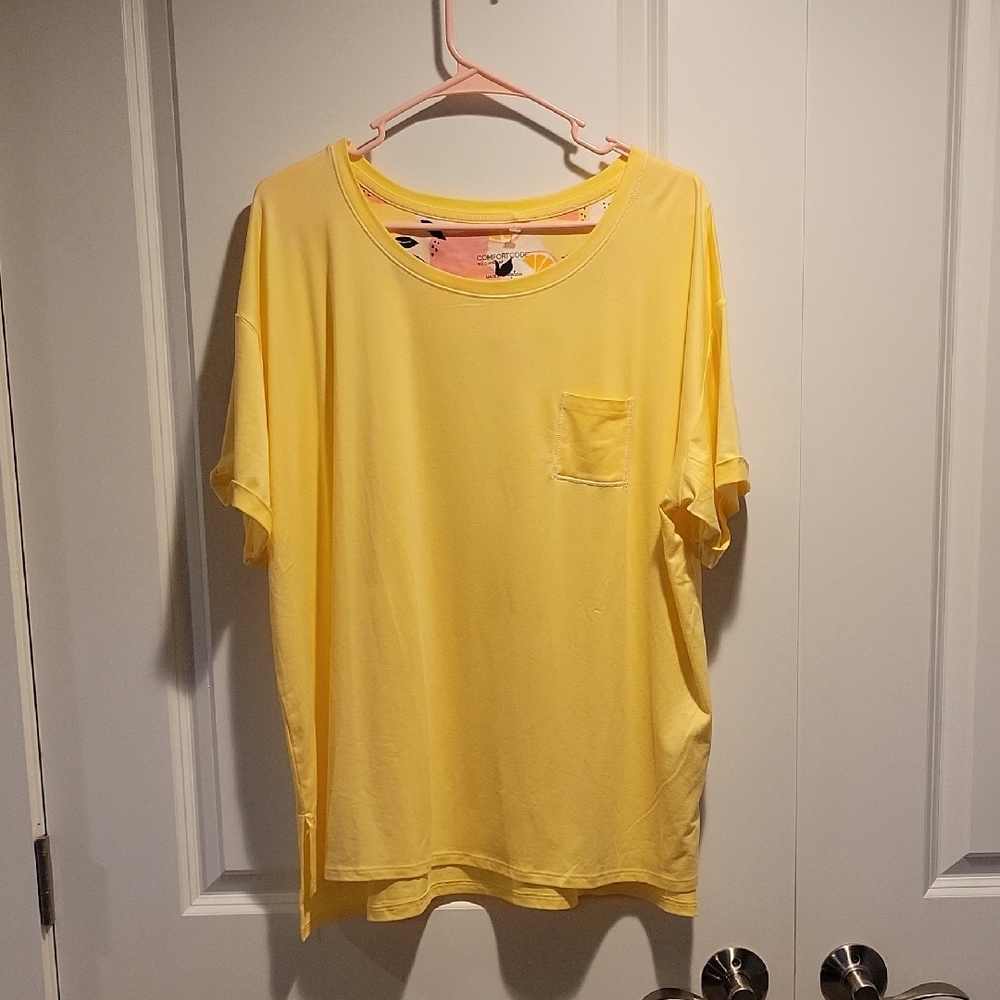 Yellow Short Sleeve Cuddl Duds T-Shirt